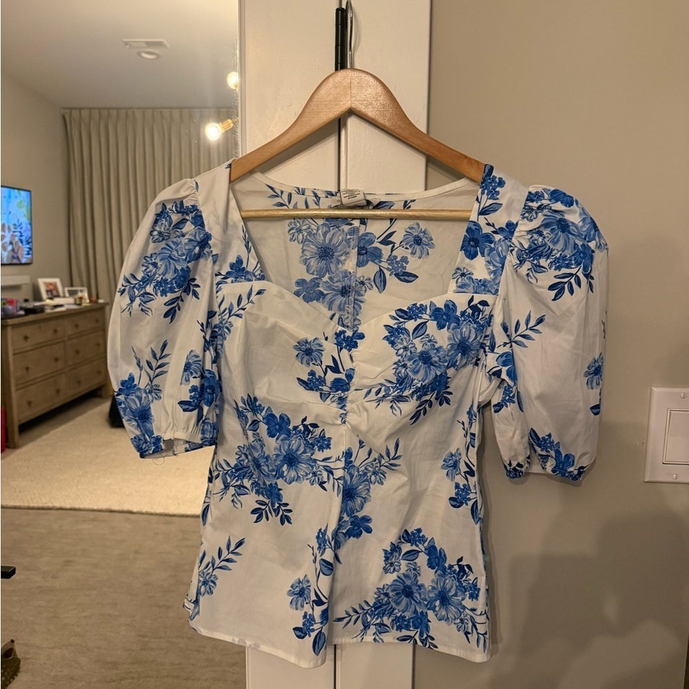 Rachel Zoe Blue and White Floral Puff Sleeve Blouse Size Medium NWT